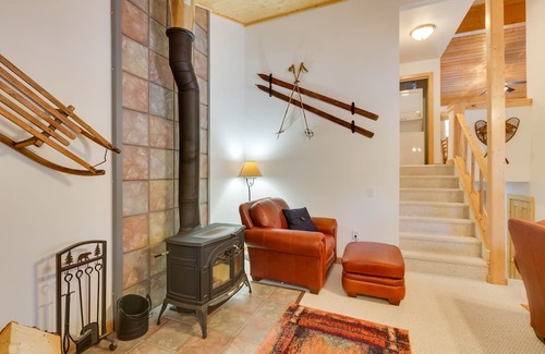 Angel Fire Cabin | Charming Cabin w/ Decks: 5 Mi to Angel Fire Resort