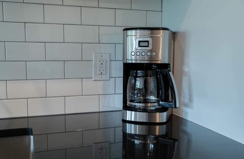 Bellaire Apartment | 2BR 2BA Resort Walk to Short's