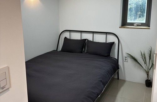Seongsan House | Spacious and Luxurious Home near Seongsan Ilchulbong/Aquaplanet/Udo