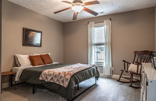 Whispering Pines House | Sleeps 8! in Carthage