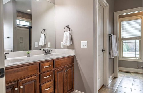 Whispering Pines House | Sleeps 8! in Carthage