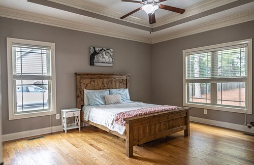 Whispering Pines House | Sleeps 8! in Carthage