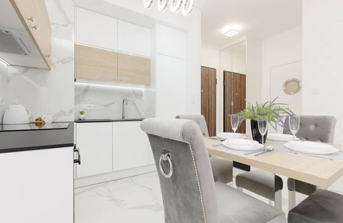 Wilanow Apartment | Wilanów Balcony & Parking by Renters