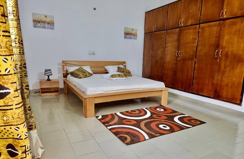 Cocody Villa | Villa Charmante Avec 3 Chambres et Salles de Bains Privées au Centre D'abidjan !