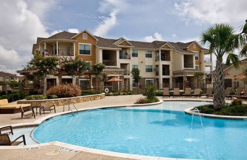 Stafford Apartment | A 1-bedroom apartment in a peaceful area minutes to Sugar Land/ Hwys