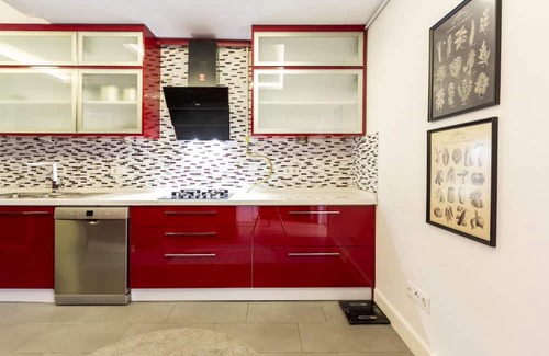 Macka Apartment | Sleek and Central Flat with Backyard in Besiktas