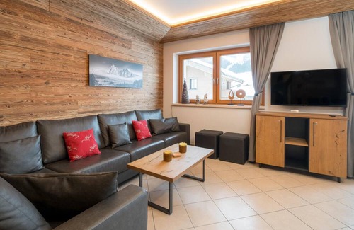 Hinterglemm Apartment | Property straight to ski slope Saalbach-Hinterglemm