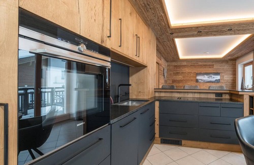 Hinterglemm Apartment | Property straight to ski slope Saalbach-Hinterglemm