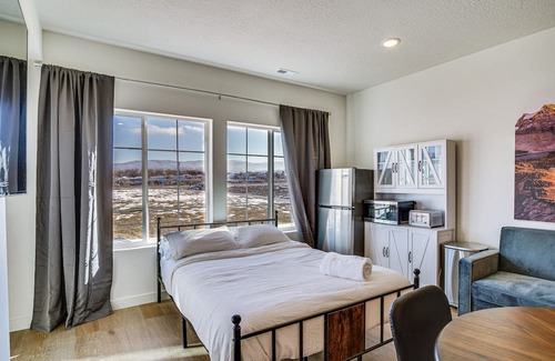 Heber Apartment | Mountain-View Studio ~ 19 Mi to Park City!