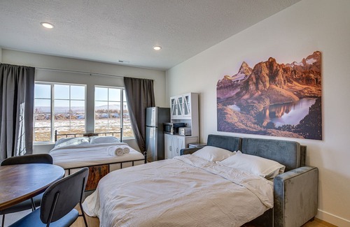 Heber Apartment | Mountain-View Studio ~ 19 Mi to Park City!