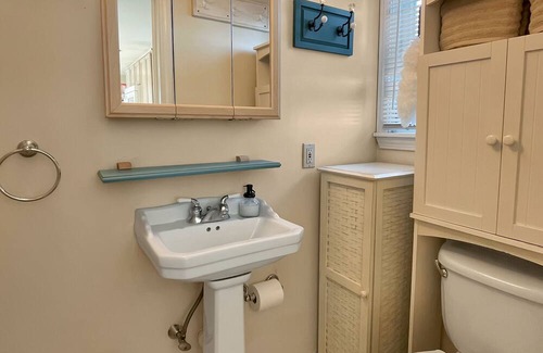 Hampton Cottage | This fully furnished beach cottage is the perfect summer escape!
