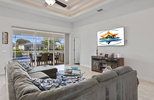 Pelican House | Sleeps 8, Kayaks and Heated Pool