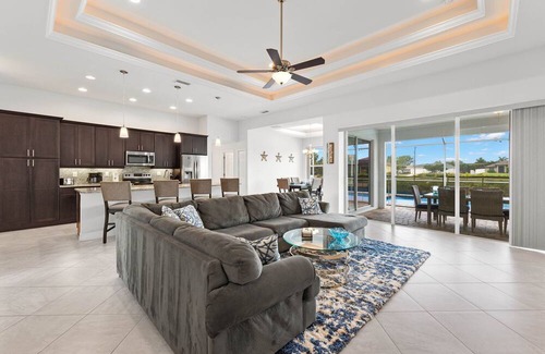 Pelican House | Sleeps 8, Kayaks and Heated Pool