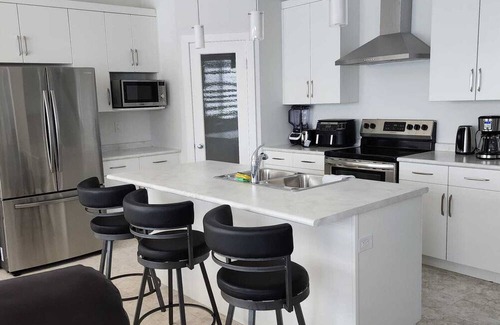 Winnipeg House | ChessKings Luxurious 4 Bedrooms in Sage Creek