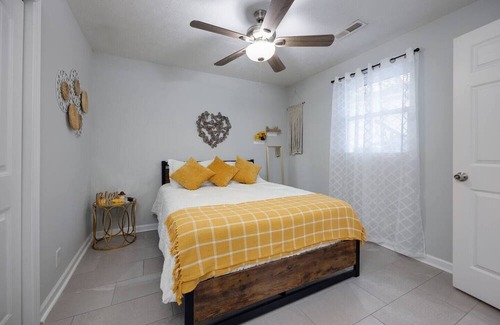 Maplewood Heights House | Plush in Nash | TVs in All Rooms | Broadway Fun!