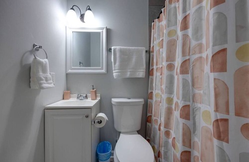 Maplewood Heights House | Plush in Nash | TVs in All Rooms | Broadway Fun!
