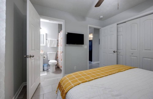 Maplewood Heights House | Plush in Nash | TVs in All Rooms | Broadway Fun!