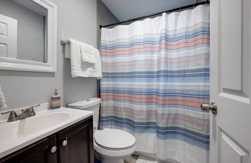 Maplewood Heights House | Plush in Nash | TVs in All Rooms | Broadway Fun!
