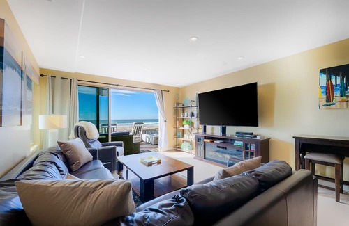 Mission Beach Condo | NEW LISTING! 2 Bed/ 2 Ba On the Beach!