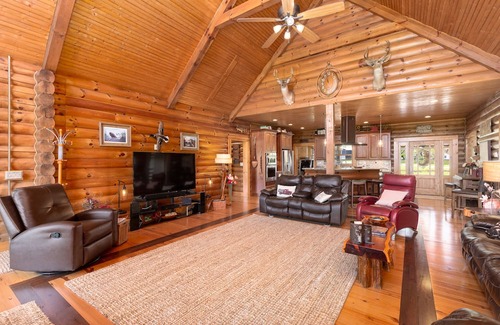 Franklin Cabin | A Little "Peace" of Paradise A Log House on a Rural Franklin Farm