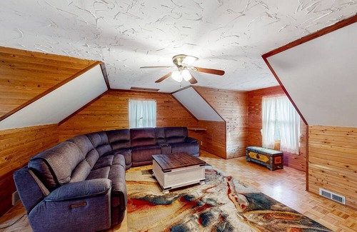Cheboygan Cottage | Lakefront stay with two kayaks, jetted tub, wood stove, & W/D - dog-friendly