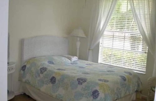 Gifford Apartment | 3 Bedroom 738008 by Houzlet
