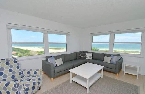 Sand Key Apartment | 2 Bedroom 728231 by Houzlet