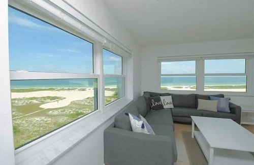 Sand Key Apartment | 2 Bedroom 728231 by Houzlet