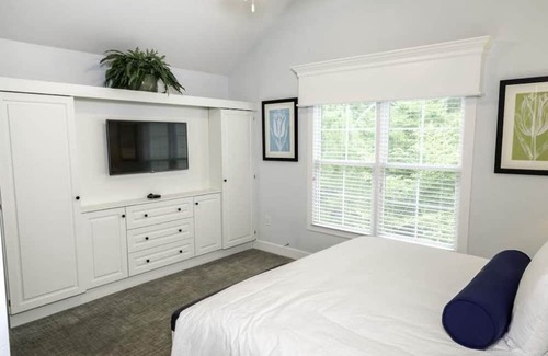 Lackey Cottage | Availability for all Kings Creek Spinnaker properties, Kings Mill CC Cottages.