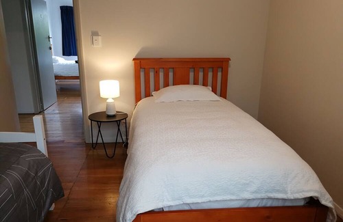 Palmerston North House | Central Spacious House With Backyard And Patio