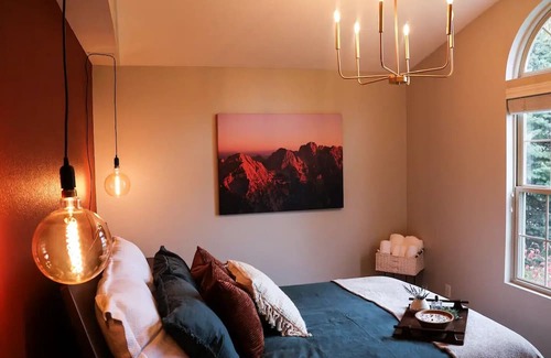 Champaign House | The Oasis