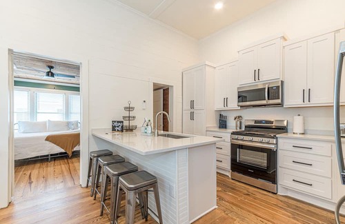 New Braunfels House | Fully-restored 1850s German Home in Downtown New Braunfels - B