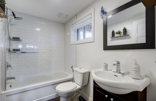 Longueuil House | Modern house 20 minutes from downtown
