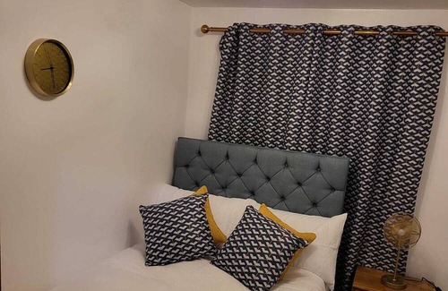West Bromwich Apartment | Lovely 2-Bed Apartment in West Bromwich