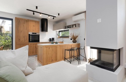 Kadumi House | Villa Vallis, modern villa for 4 people with heated pool, whirlpool and sauna only 5.5 km from Porec