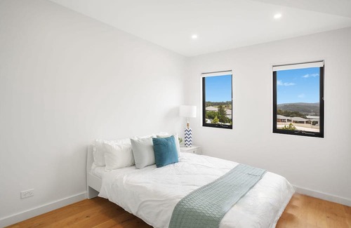 Blackbutt House | Shellharbour Entire 3 Bedroom Townhouse