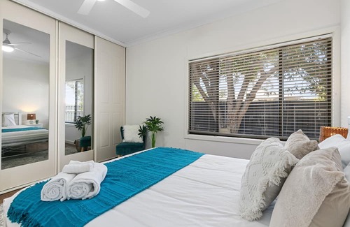 Seacombe Gardens House | Shop and Sea in Sturt!