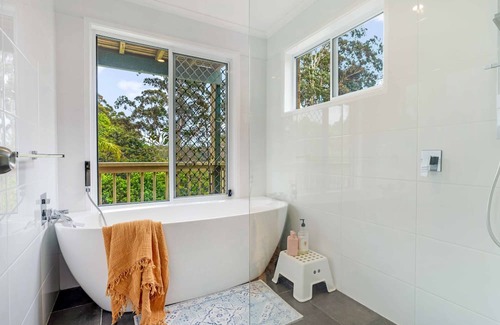Ocean Shores House | Warrambool - Spacious Coastal home with Ocean views.