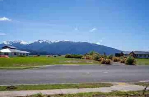 Te Anau Apartment | Stunning lake and mountain views on your door step