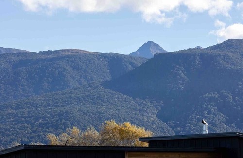 Te Anau Apartment | Fantastic vistas across the lake to the mountains and forest