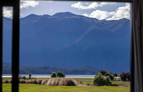Te Anau Apartment | Fantastic vistas across the lake to the mountains and forest