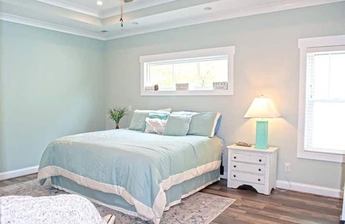 Tranquil Harbour House | Cozy Home 10-15 min scenic walk from the beach!