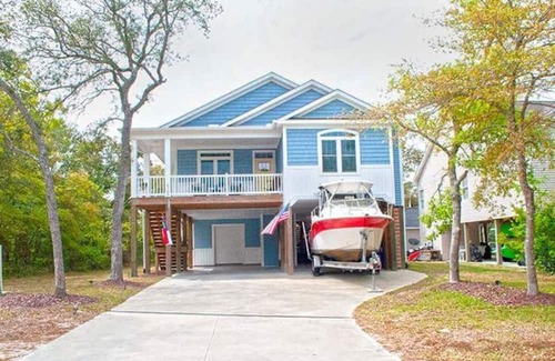 Tranquil Harbour House | Cozy Home 10-15 min scenic walk from the beach!