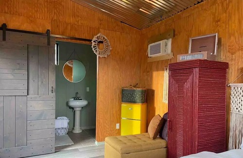Dripping Springs Bed & Breakfast | Stargazing EnSuite walking distance to downtown,Texas wineries, food, and shops.