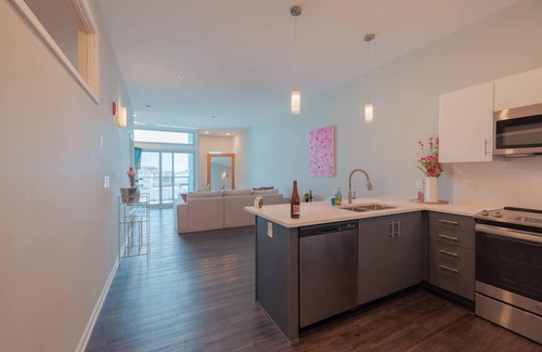 North Kansas City Apartment | Rose Haven Retreat 2BR Loft 1.7 Miles to Downtown