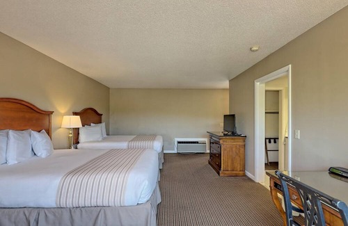 Clayton Condo | KW_110 Two Queen Unit