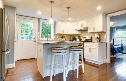 West Yarmouth Cottage | West Yarmouth Cottage w/Gas Grill: Walk to Beach!