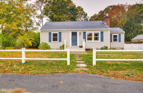 West Yarmouth Cottage | West Yarmouth Cottage w/Gas Grill: Walk to Beach!
