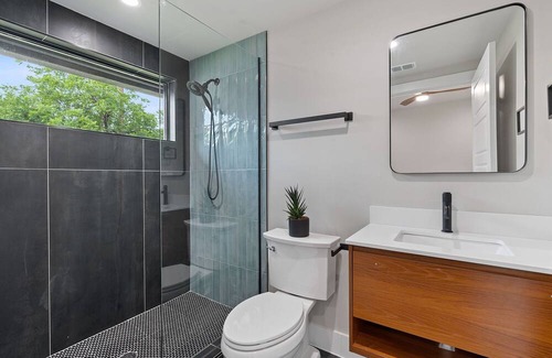 Cherrywood House | Luxury Brand New Home w/ heated Pool - Austin