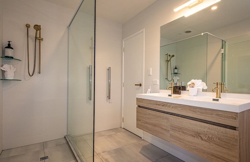 Kinloch House | Lake Haven on Montgomery - Kinloch Holiday Home